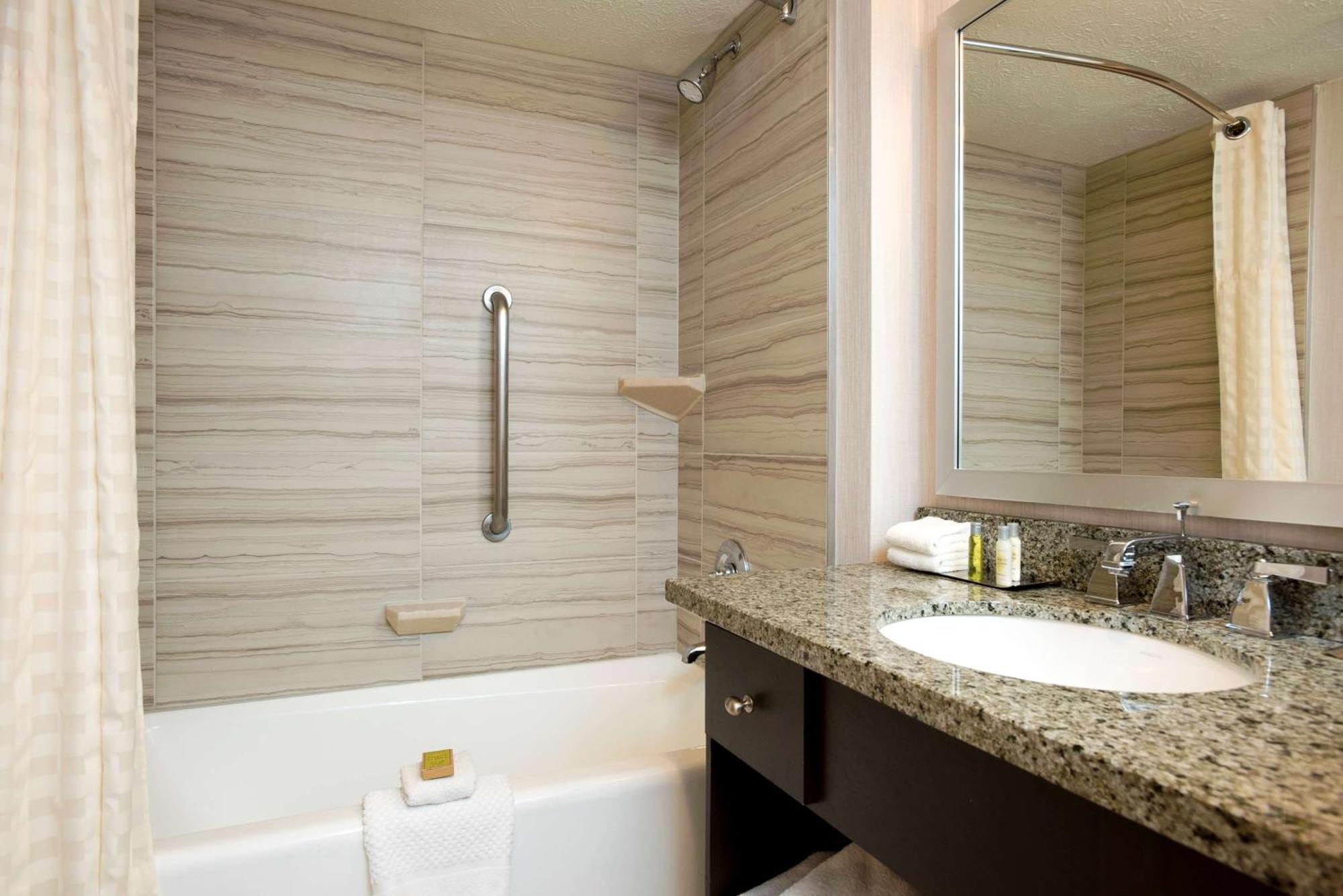Doubletree By Hilton Hotel Denver - Aurora Extérieur photo
